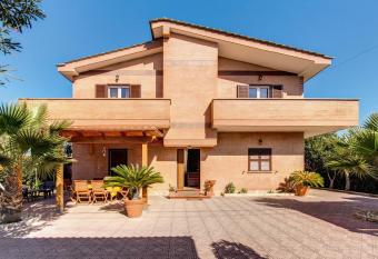 Zen B&B has Balcony rooms