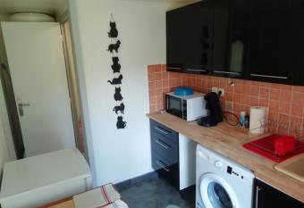 A louer studio allows 18 year olds to book a room