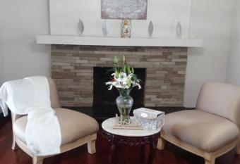 Beautifully renovated 4 bedroom private home. has Balcony rooms