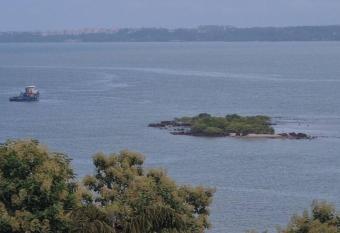 RK island view 3 bedroom apartment allows 18 year olds to book a room