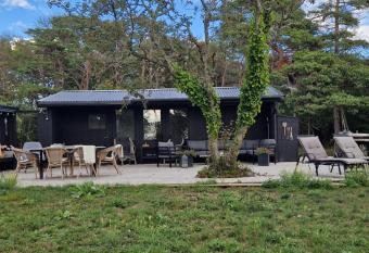 Liten stuga med fantastiskt l  ge has Balcony rooms