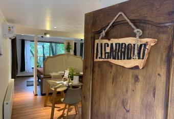 BORDEMAIPO LODGE has rooms with a private hot tub