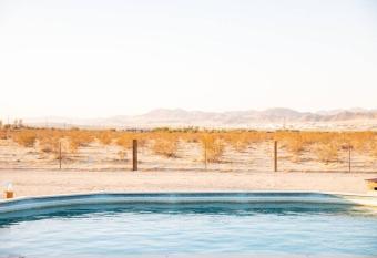 Sun Runner - Serene desert home w/pool & hot tub has rooms with a private hot tub
