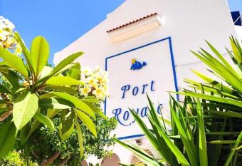 91 Port Royale Los Cristianos allows 18 year olds to book a room