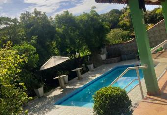 Ch  cara de Temporada - Mairipor   allows 18 year olds to book a room