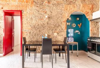 Tranquilo depto privado a 3 calles de Catedral SV311-14 allows 18 year olds to book a room