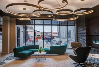 Modern 2 Bed 2 Bath Apt in Luxury Bldg Downtown has Balcony rooms