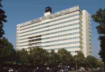 NH Pamplona Iru  a Park allows 18 year olds to book a room
