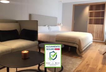 Zenit Sevilla has rooms with a private hot tub