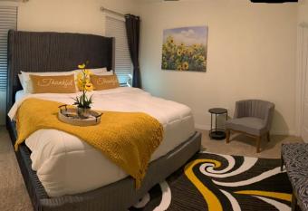 PRIVATE RESIDENCE RELAX AND COMFORT KING room allows 18 year olds to book a room