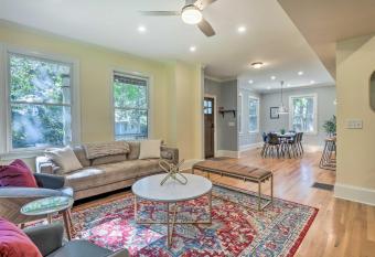 R Dawg House Walking distance to Everything Athens has Balcony rooms