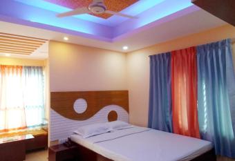 Shopnonir Hotel & Restaurant allows 18 year olds to book a room