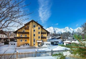 Alpenhof has Balcony rooms