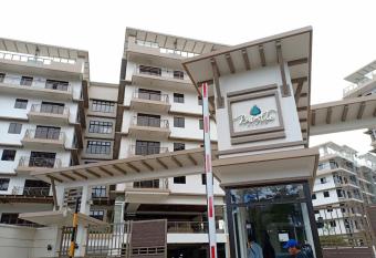 BRISTLE RIDGE CONDOMINIUM has Balcony rooms