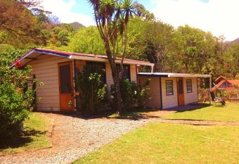 Hostal Casa Pedro Boquete has Balcony rooms
