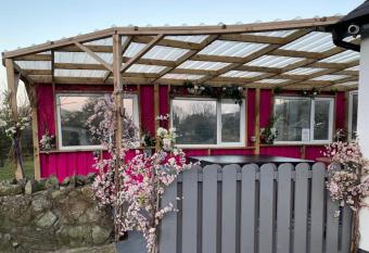 Mountain House Omeath near Carlingford has rooms with a private hot tub