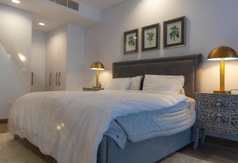 Luxury Chalet at Pearl Doha has rooms with a private hot tub