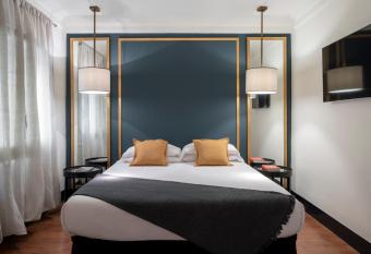 La Fran  a Travellers Adults Only has rooms with a private hot tub