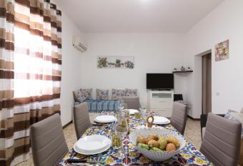 Casa Sciacchi has Balcony rooms