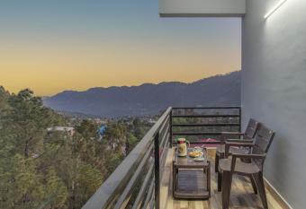 delux room jungle view has Balcony rooms