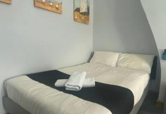 KINGS - Studio Apartments allows 18 year olds to book a room