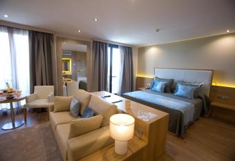 M.A. Hotel Sevilla Congresos has Balcony rooms