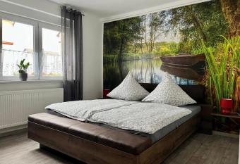 Kahnst  bchen allows 18 year olds to book a room