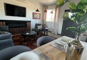 Sweet Hill top Townhouse has Balcony rooms