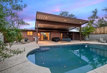 Contemporary Resort, Pool,Patio,2x Kings,Rec Room has Balcony rooms