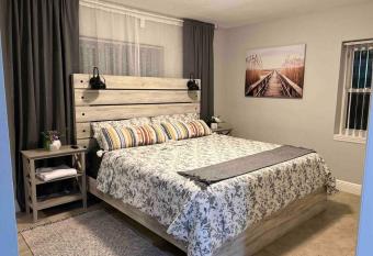 Casita, king bd/sofa bd/bth/kitch/Netflix Disney+ has Balcony rooms