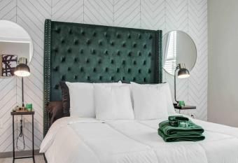 Luxe 1bdrm by Methodist & Texas Childrens Hospital has Balcony rooms