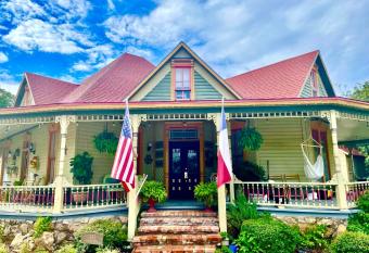 Irishette - Charming Suite in 1893 Victorian Home has Balcony rooms