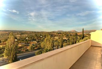   tico Ciudad So  ada allows 18 year olds to book a room