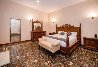 Hotel Senorial allows 18 year olds to book a room