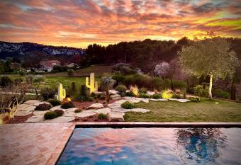 Ness Cottage allows 18 year olds to book a room