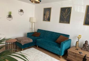 Hollander Springfield allows 18 year olds to book a room