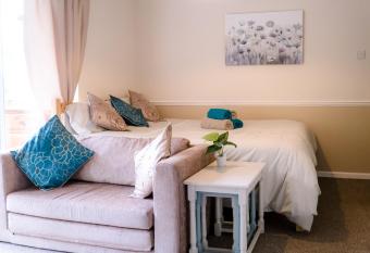 Cosy and light studio in a quiet area has Balcony rooms