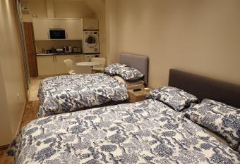 London Luxury Apartments 5 min walk from Ilford Station, with FREE PARKING & FREE WIFI allows 18 year olds to book a room