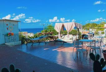 La Casa di Zia Maria has Balcony rooms