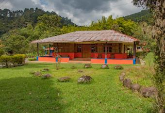 BRISAS DEL RIO SALENTO has Smoking/Balcony rooms