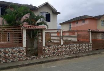 Casa Vacacional Conjunto Residencial TecniPetrol allows 18 year olds to book a room