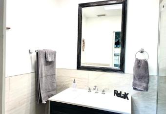 Beautiful Waterfront Home Less Than 7 mins to Beaches has rooms with a private hot tub