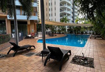 Darwin Esplanade Central Official allows 18 year olds to book a room