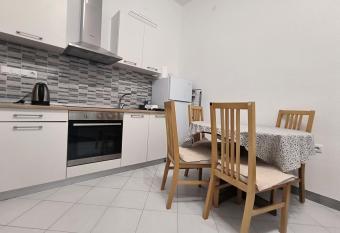 Makarska studio apartman allows 18 year olds to book a room