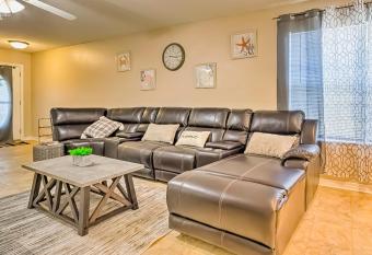 The Cozy Chablis has Balcony rooms