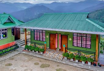 3 Sisters  Homestay has Balcony rooms