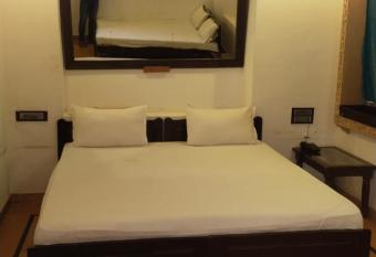 Hotel baba goru and desert camp allows 18 year olds to book a room