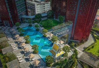 Chatrium Grand Bangkok has rooms with a private hot tub