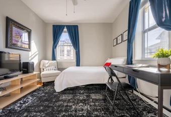 Casita Jurado LGA has Balcony rooms