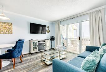 Victorian Condo Relax Refresh and Renew has Balcony rooms